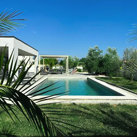 Esti Villa Marcana