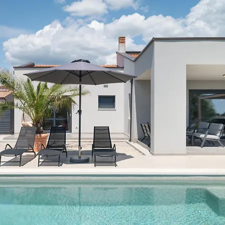 Esti Villa *